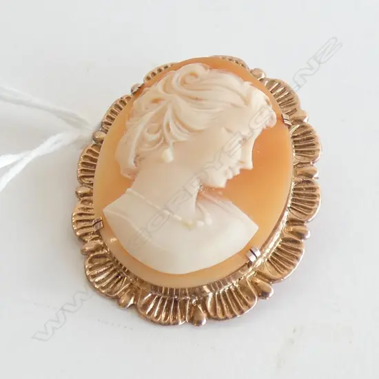 9CT GOLD FRAMED MAIDEN PROFILE CARVED CAMEO BROOCH