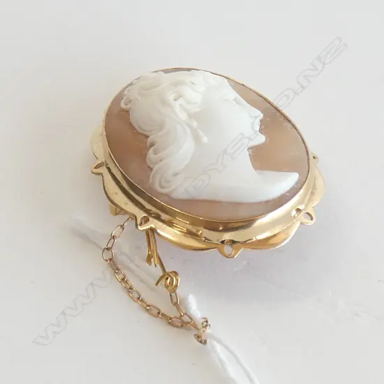 9CT GOLD FRAMED MAIDEN PROFILE CARVED CAMEO BROOCH