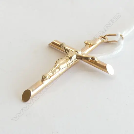 9CT GOLD CRUCIFIX PENDANT 2.24gms