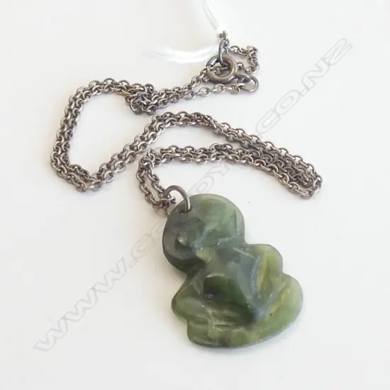 POUNAMU TIKI AND CHAIN