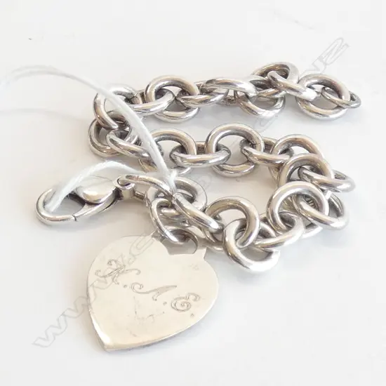 TIFFANY STG SILVER CHAIN LINK BRACELET w. HEART DROP 35 GRAMS