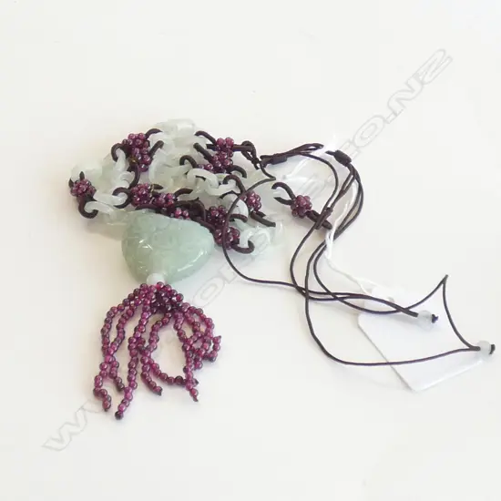 ORIENTAL JADE & GARNET NECKLACE 