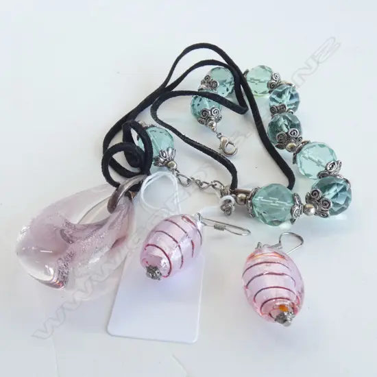 MURANO GLASS PENDANT AND EARRINGS PLUS A CRYSTAL AND SILVER BRACELET