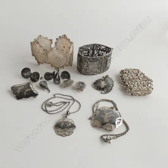 ASST. 925 STG & SILVER METAL JEWELLERY 200 GRAMS
