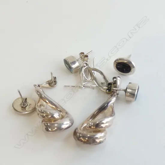 SILVER EARINGS STUDS & DROPS