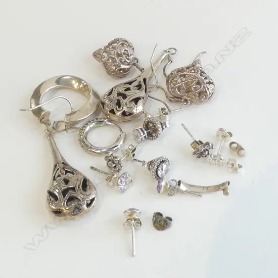 SILVER EARINGS STUDS & DROPS