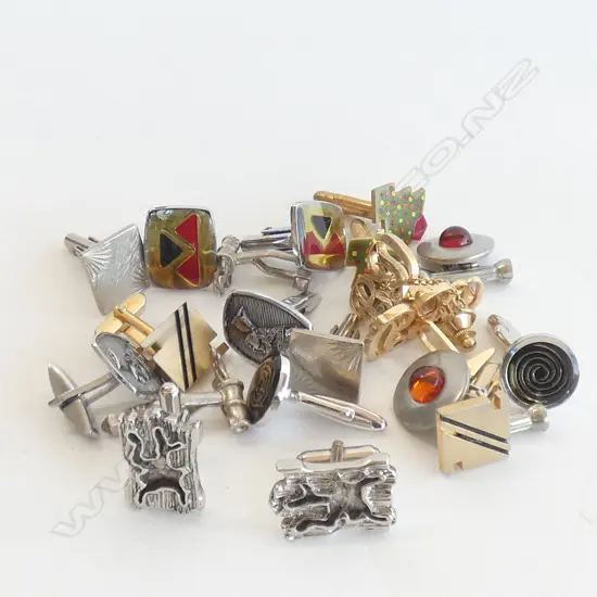 10 PRS ASST. CUFFLINKS; GOLF, XMAS EXTRA