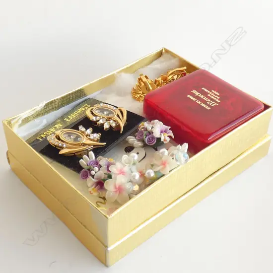 5 PR CLIP EARRINGS; PORCELAIN FLOWERS + GOLD TONE