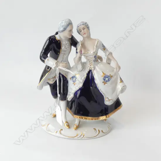 ROYAL DUX FIGURE 'LADY WITH FAN'