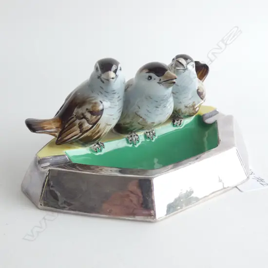 A Bavarian ceramic ashtray with four sculpted sparrows on rim