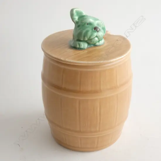 A Sylvac honey pot
