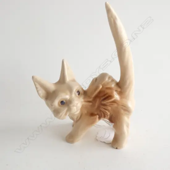 A Sylvac ‘scaredy cat’