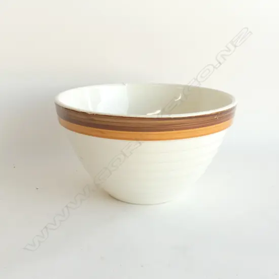 BEEHIVE MIXING BOWL 275mm dia