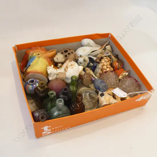 SM BOX COLLECTABLE CHINA & GLASS INCL SM BOTTLES