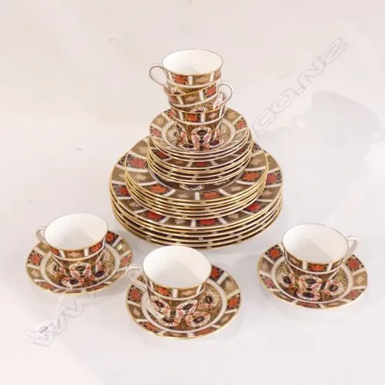 ROYAL CROWN DERBY RED STAMP 30 PC SET - PRISTINE CONDITION ...