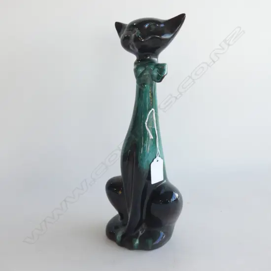 BLUE MOUNTAIN CAT SCULPTURE