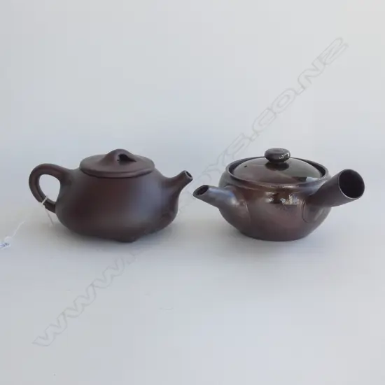 2 CHINESE ZISHA TEA POTS 
