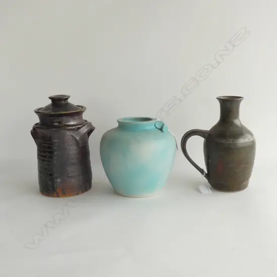 3 PCS NZ POTTERY; BLUE GAM VASE (H200MM)  PAMELA ANNSOUTH LIDDED JAR & CHAPMAN JUG
