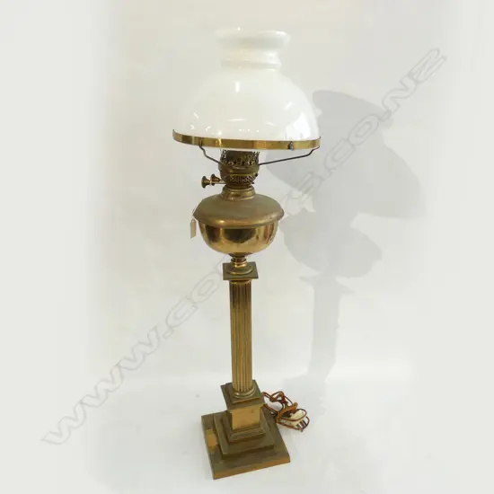 BRASS CORINTHIAN COLUMN TABLE LAMP WITH WHITE GLASS SHADE H. 870MM