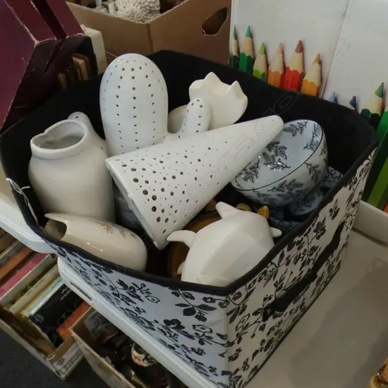 BOX LOT ASST. CERAMICS INCL. 3 LAMPS, PIG PLATTERS ETC