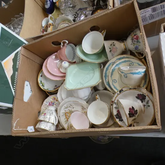 BOX ASST CHINA; PLATES / TRIOS INCL ROYAL ALBERT ETC..
