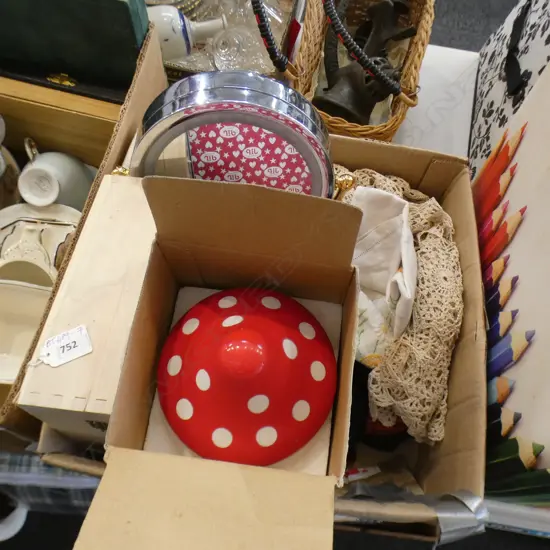 BOX MISC INCL CROCHET CLOTH / MIRROR / UNICORNS ETC..