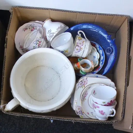 BOX LOT ASST GLASS & CHINA ETC.. NOVELTY NAPKIN RINGS / MURANO GLASS /  TRIOS / CHAMBER POT ETC..