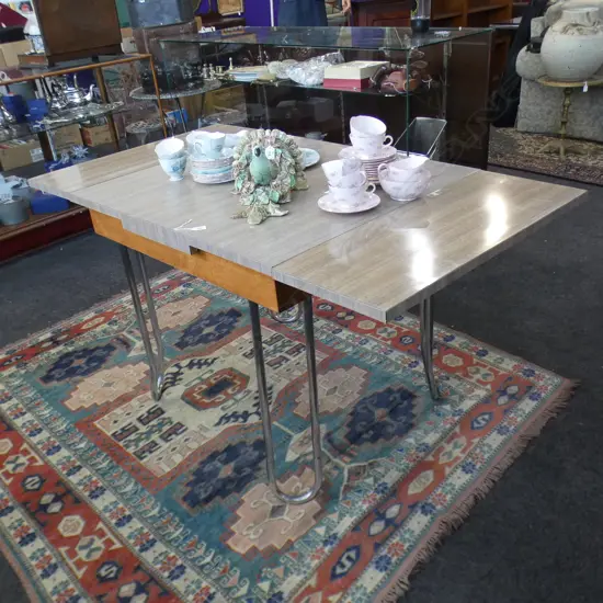 FORMICA EXTENDABLE DINING TABLE...