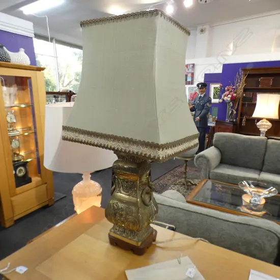 SOLID BRASS CHINES TABLE LAMP ON WOOD PLINTH