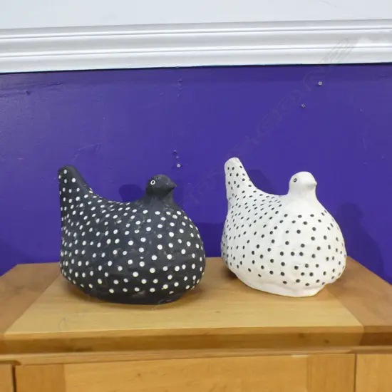 PR PAPIER MACHE BLACK & WHITE POLKA DOT CHICKENS L.300mm