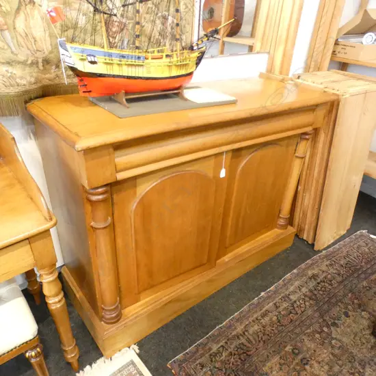 SMALL BLOND KAURI SIDEBOARD