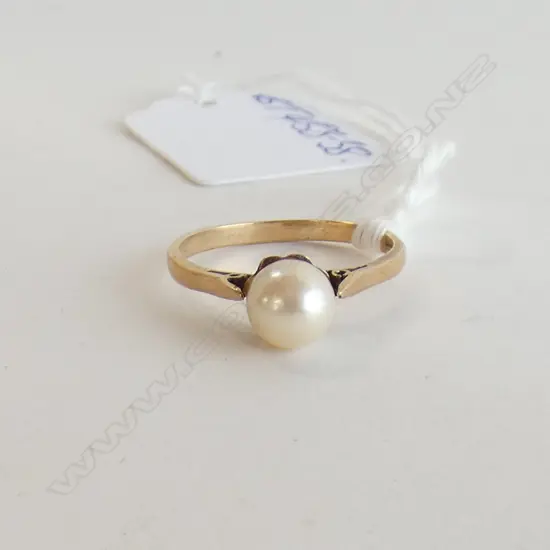 9CT & CULTURED PEARL RING 2gms
