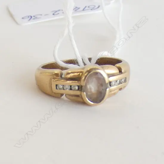 9ct GOLD SPINEL & 6 DIAMOND RING 4gms