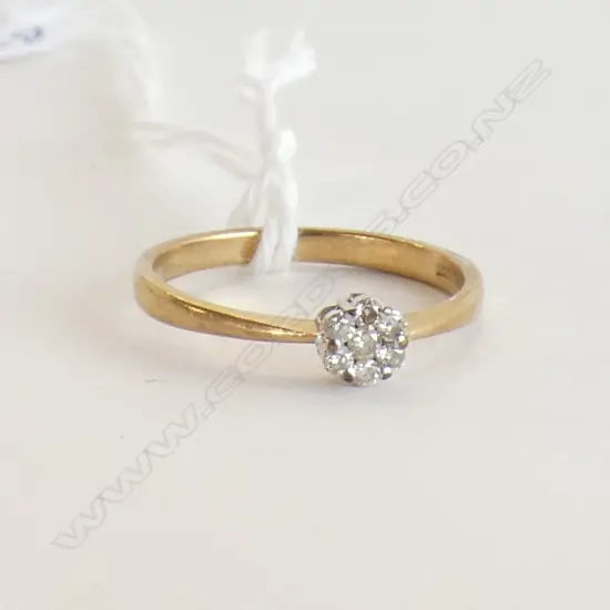 9CT DIAMOND CLUSTER RING 1.6gms