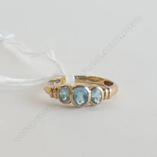 9CT GOLD & 3 BLUE TOPAZ RING