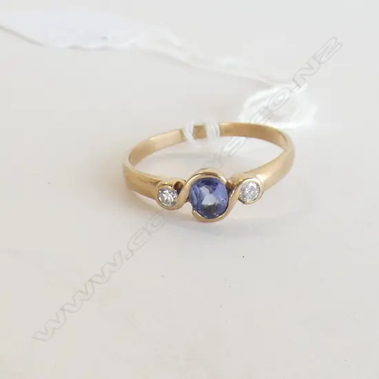 9ct GOLD 2 DIAMOND & TANZANITE ? RING 4gms