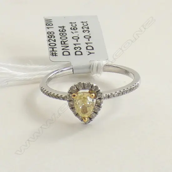 18CT WHITE GOLD AND YELLOW DIAMOND PEAR SHAPED  RING