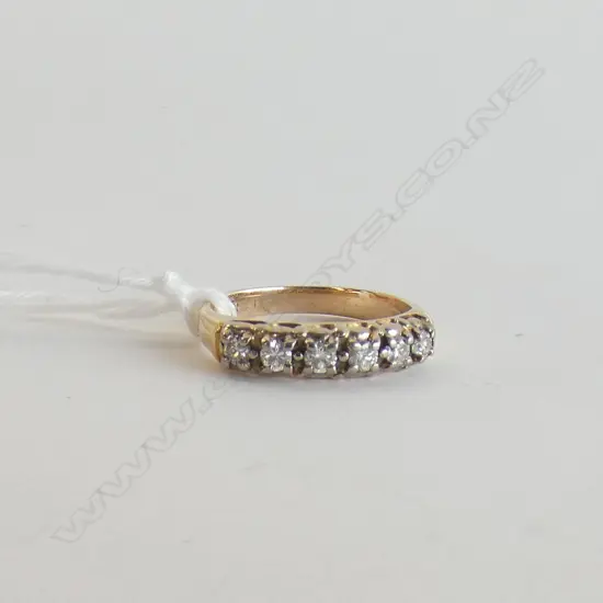 14CT GOLD & 5 BRILLIANT CUT DIAMOND RING