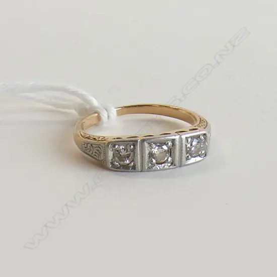 18CT 3 DIAMOND RING 2gm