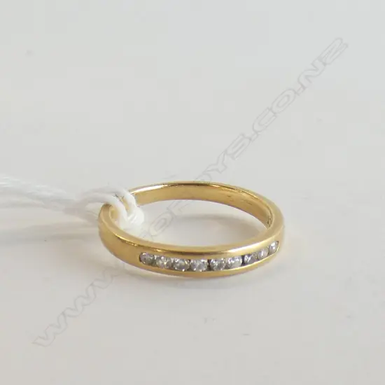 18CT & 9 BRILLIANT CUT DIAMOND RING CHANNEL SET