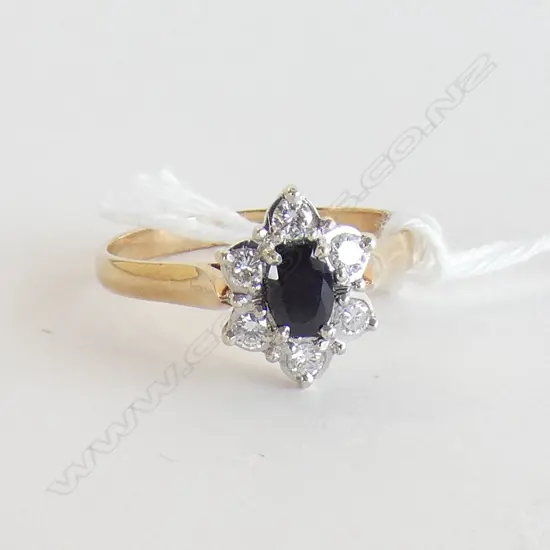 9ct GOLD SAPPHIRE & DIAMOND CLUSTER RING 3.1gms