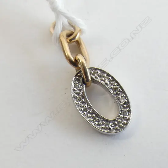 9CT GOLD & DIAMOND OPEN OVAL PENDANT 1.5gm