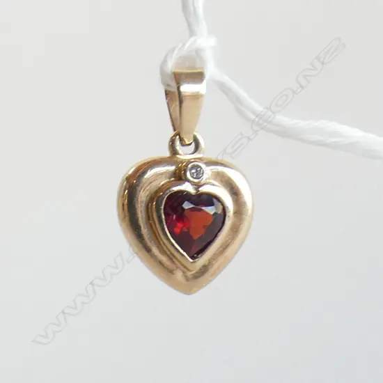 9CT GOLD GARNET/ DIAMOND HEART SHAPE PENDANT