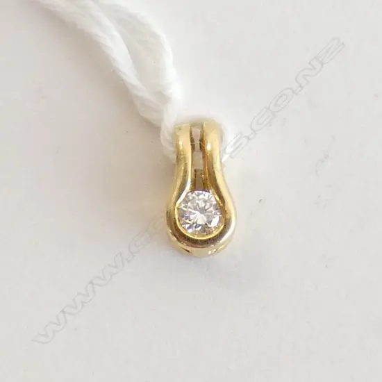 18CT GOLD &  0.10CT DIAMOND PENDANT