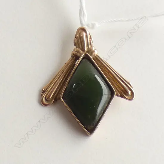 9CT GOLD & POUNAMU PENDANT