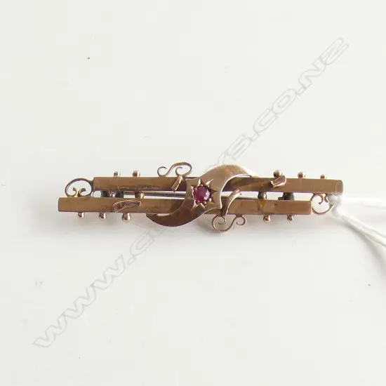EARLY 20thC 9CT GOLD BAR BROOCH RED STONE 4gms