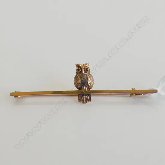 9ct GOLD OWL BAR BROOCH 2gm