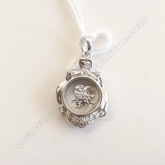 18CT WHITE GOLD & DIAMOND TAURUS THE BULL PENDANT 2.5gm