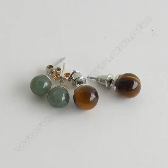 TWO PAIRS OF STUD EARRINGS - POUNAMU AND TIGERS EYE