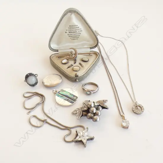 ASST SILVER & OTHER JEWELLERY PENDANTS BROOCHES ETC